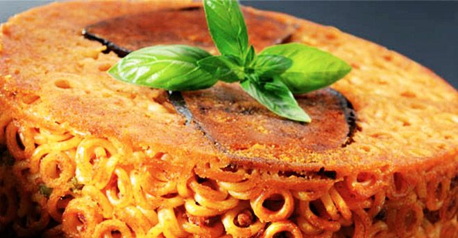 Prima ti lusinga, poi ti annienta: sua maestà la Pasta a Forno ha anche una versione sana